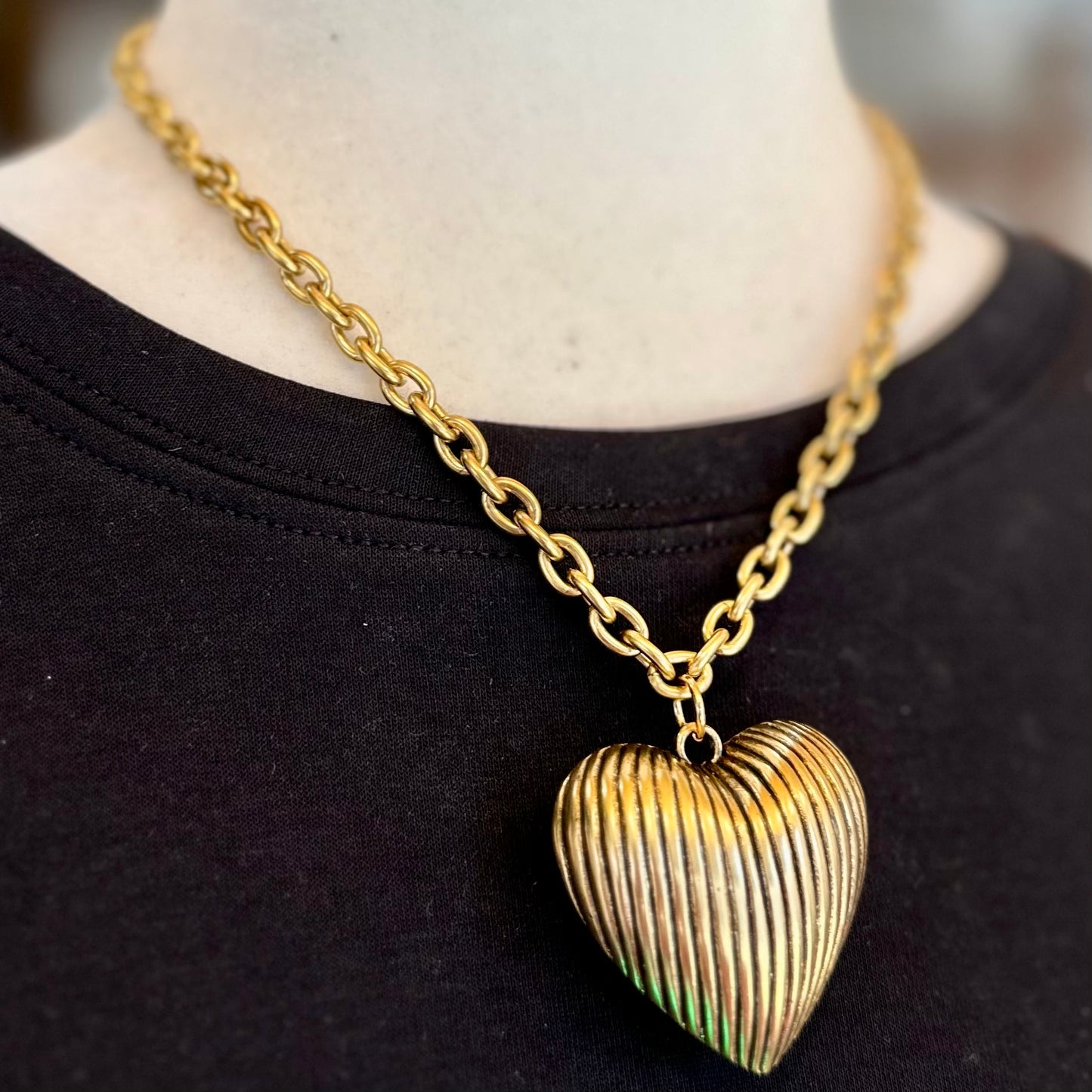 Chunky Ribbed Heart Necklace