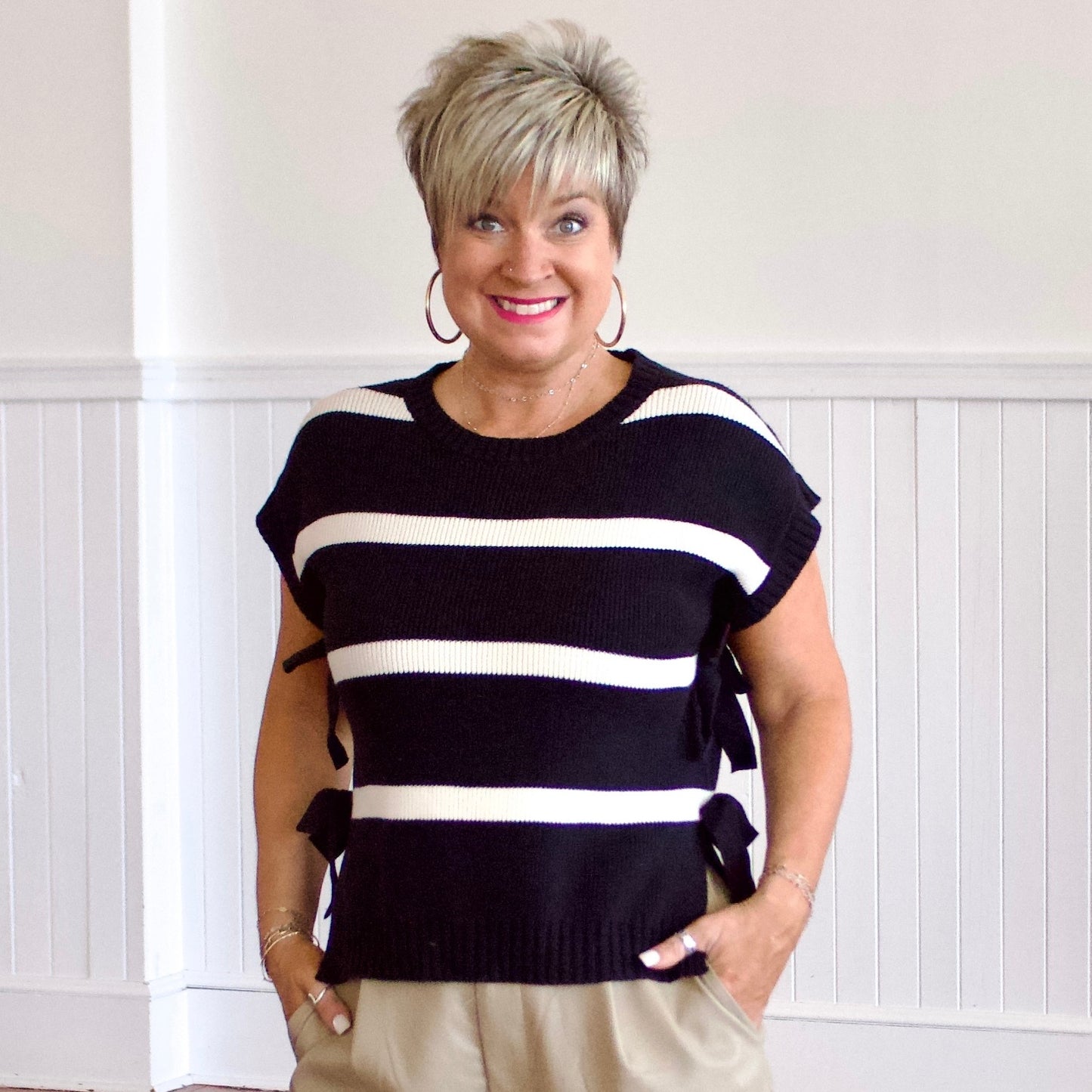 It's Bow Season Top- Black/White