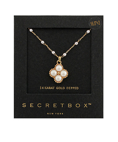 Clover Pendant Pearl Station Necklace