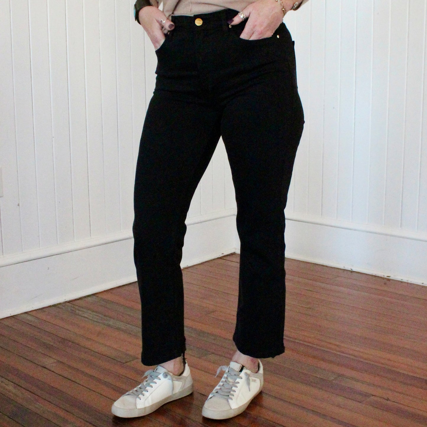 Risen HR Crop Straight Pants - Black