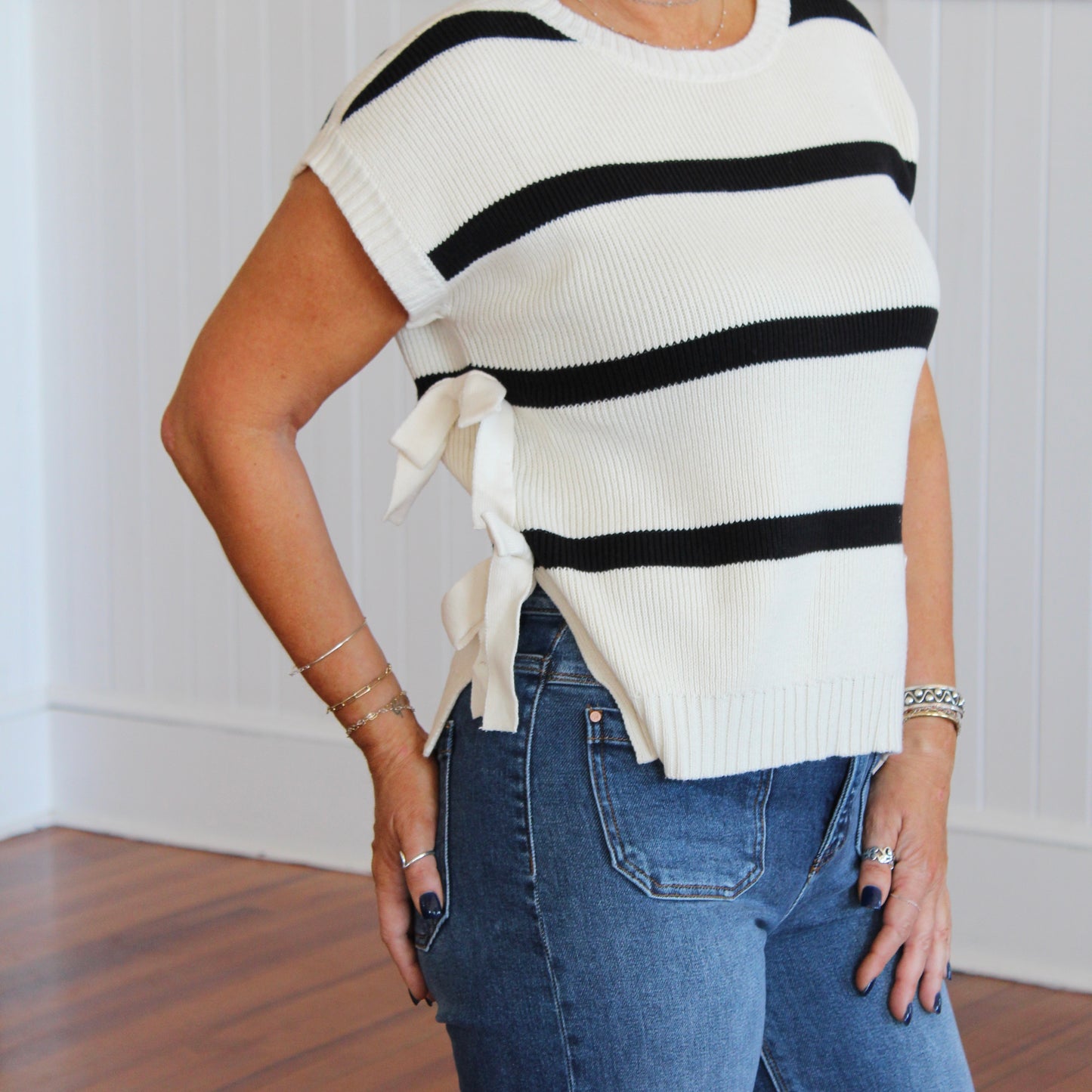 It's Bow Season Top- Cream/Black