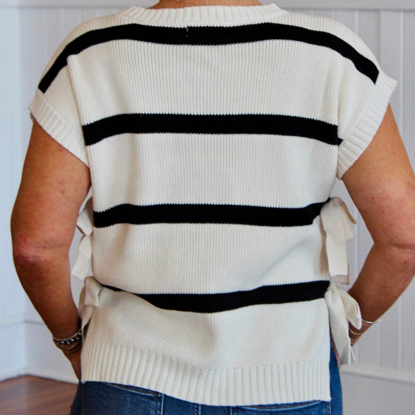 It's Bow Season Top- Cream/Black