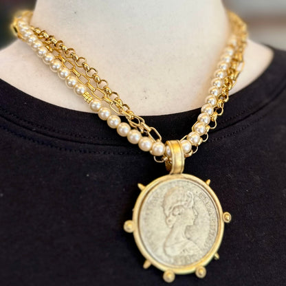Elizabeth II- Layered Pearl Necklace