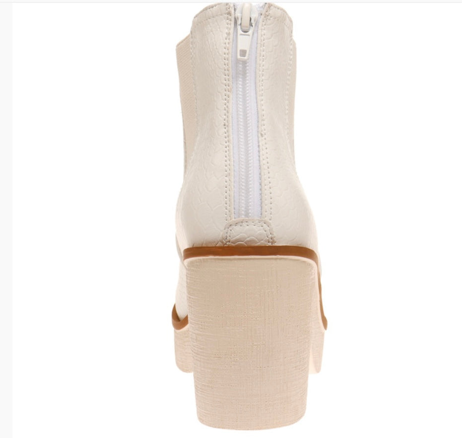 Clue Boot-White