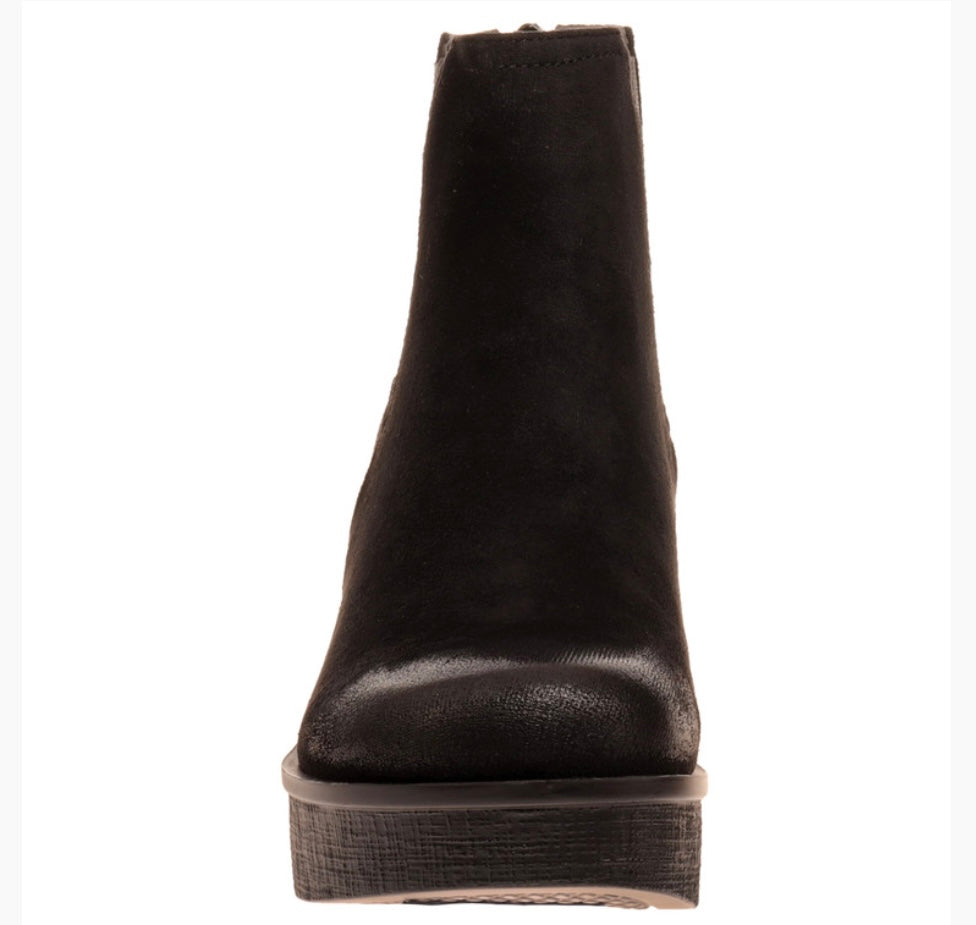 Clue Boot-Black