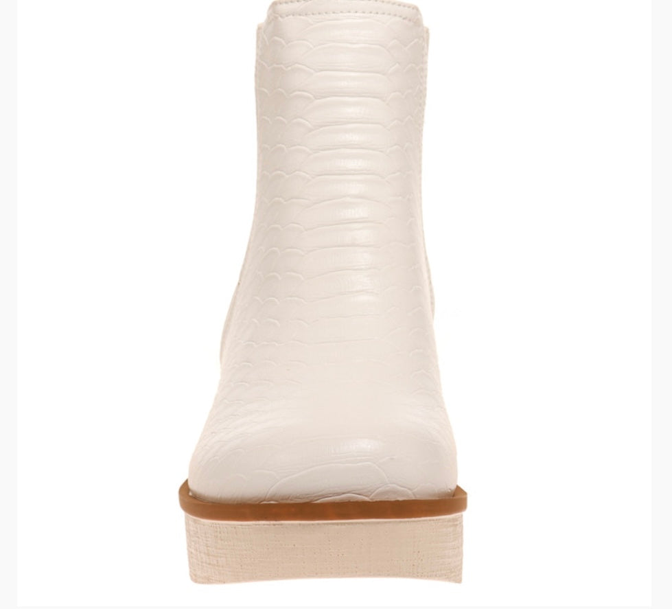 Clue Boot-White