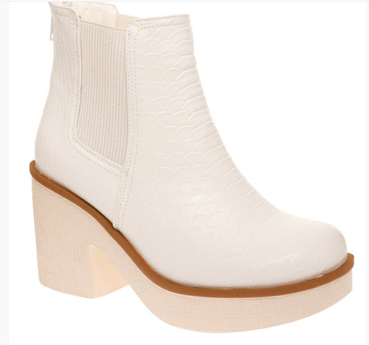 Clue Boot-White