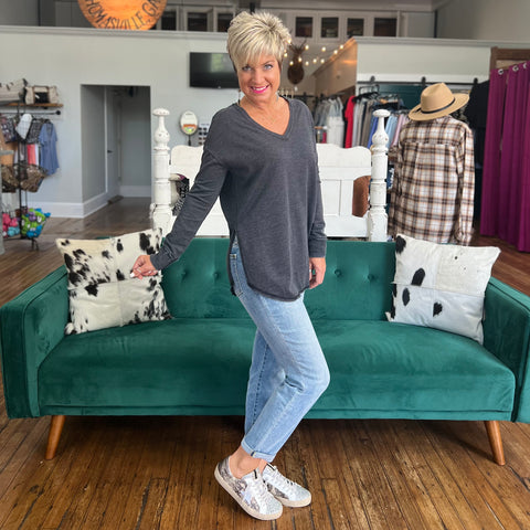 A V-neck Weekender - Black