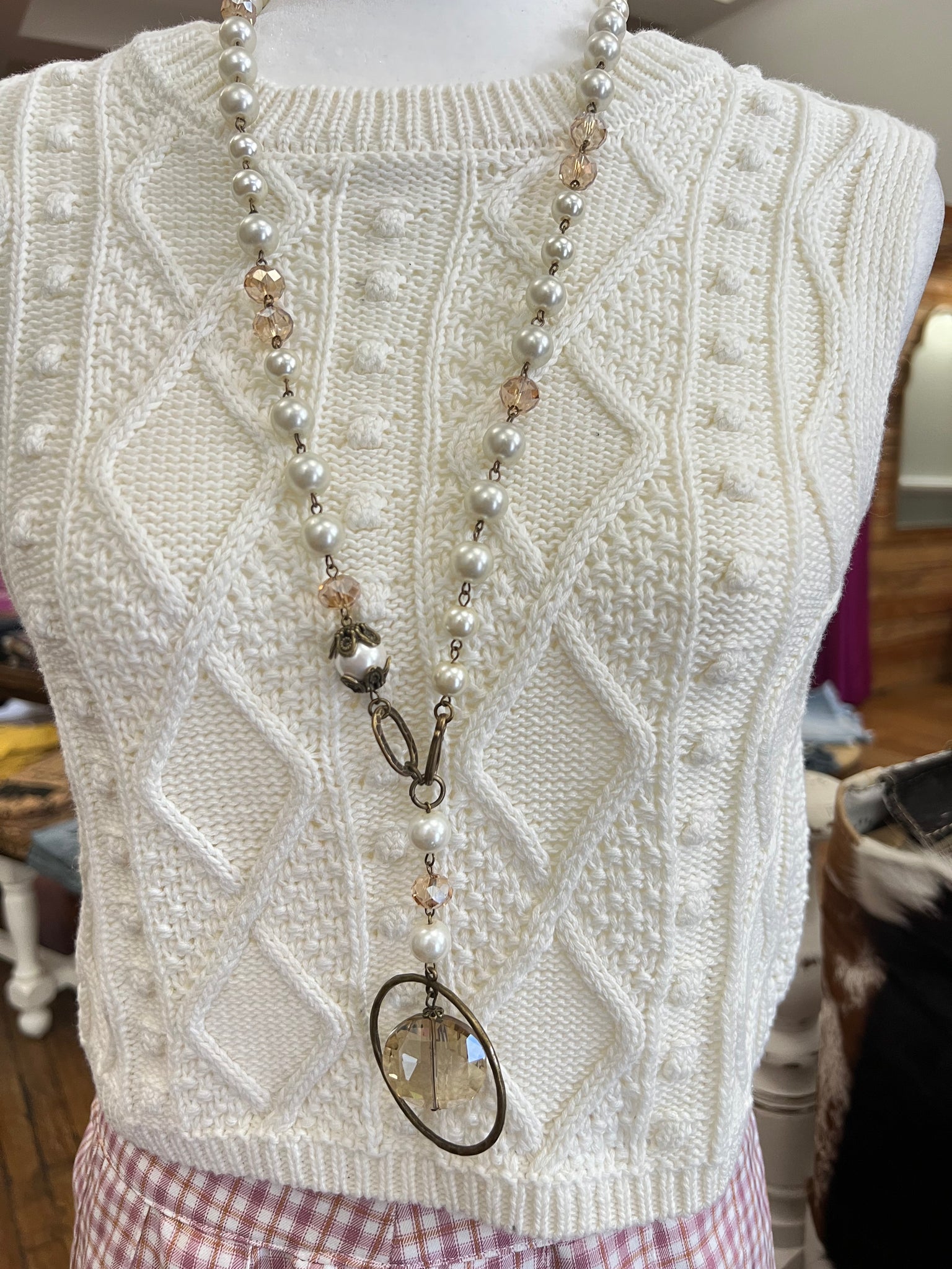 A Pearl Western Necklace Long