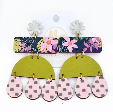 A Shelly Fern Earring